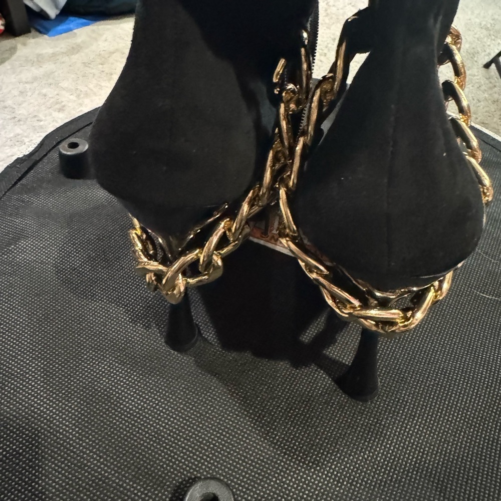 Chic Black and Gold Heeled Boots with Chunky Chain - Picture 12 of 13